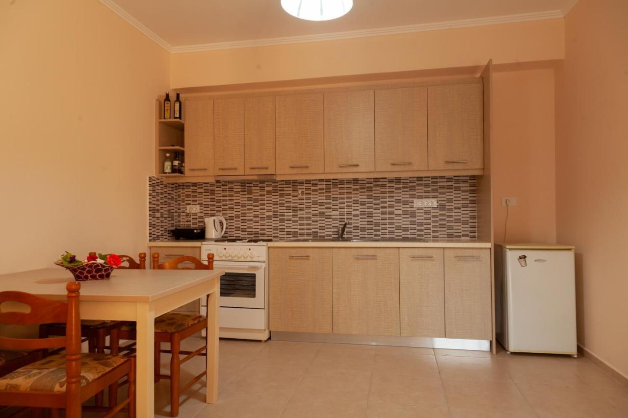 Tsoutsis Apartments Marantochori ภายนอก รูปภาพ