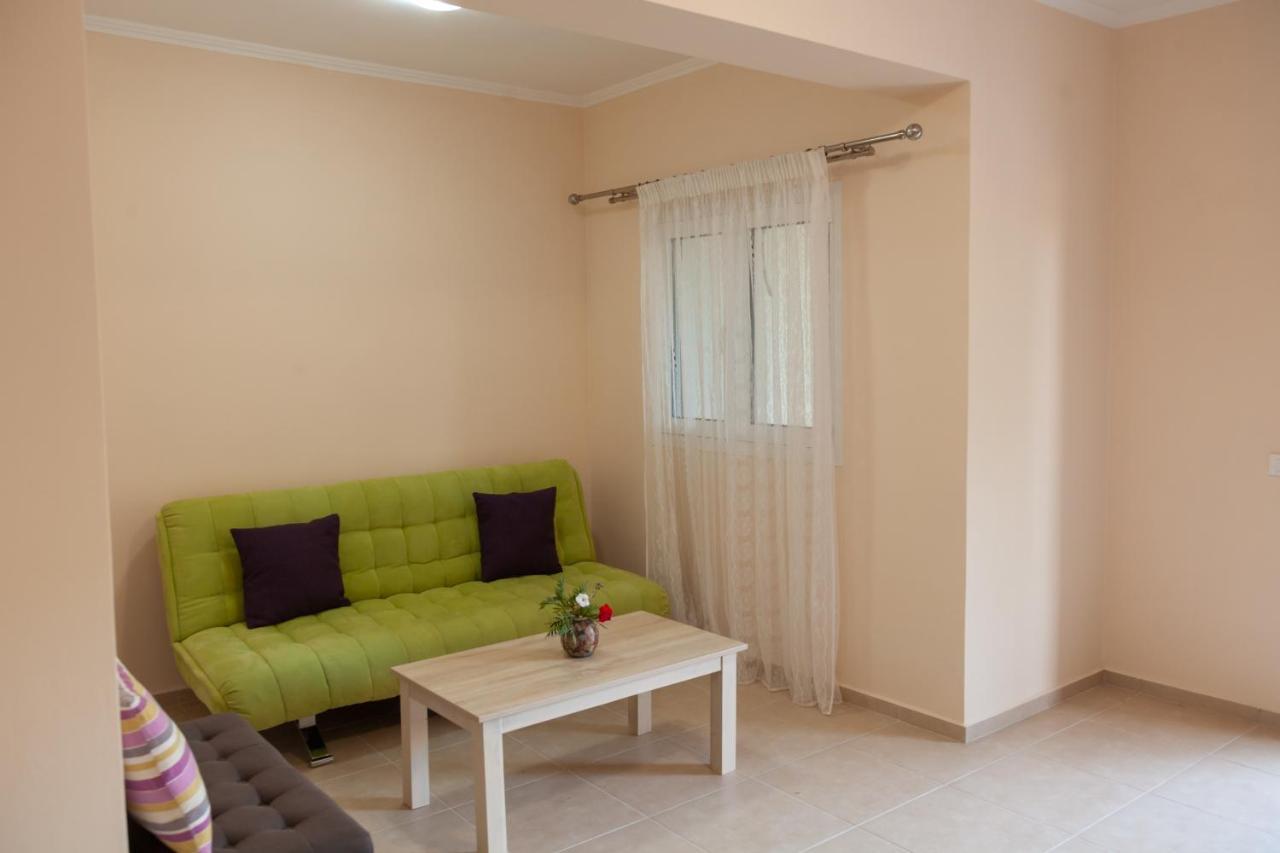 Tsoutsis Apartments Marantochori ภายนอก รูปภาพ