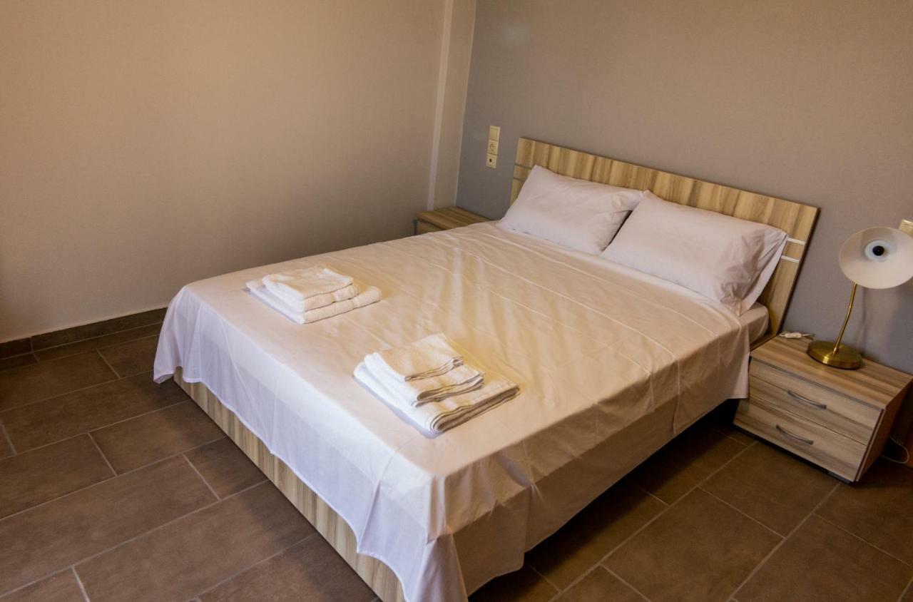 Tsoutsis Apartments Marantochori ภายนอก รูปภาพ