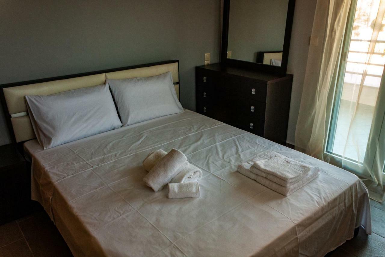 Tsoutsis Apartments Marantochori ภายนอก รูปภาพ
